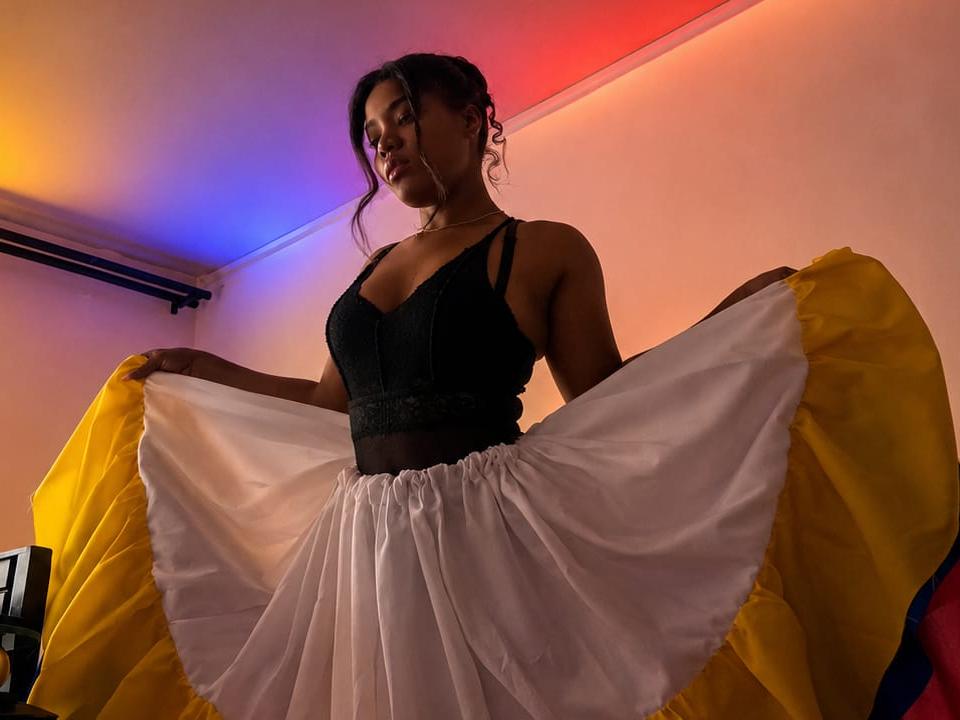 Caylin122 Live Cam live cam Masturbating