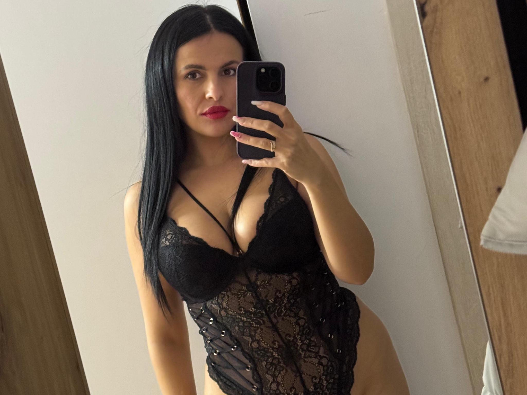 Emaa311 Live Cam live cam throat fuck