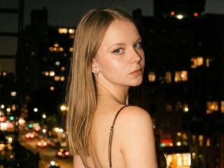 SophiePeachy Live Cam live cam fake tits